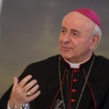 Dom Paglia: "Amoris laetitia" acolhida pelos fiéis com entusiasmo